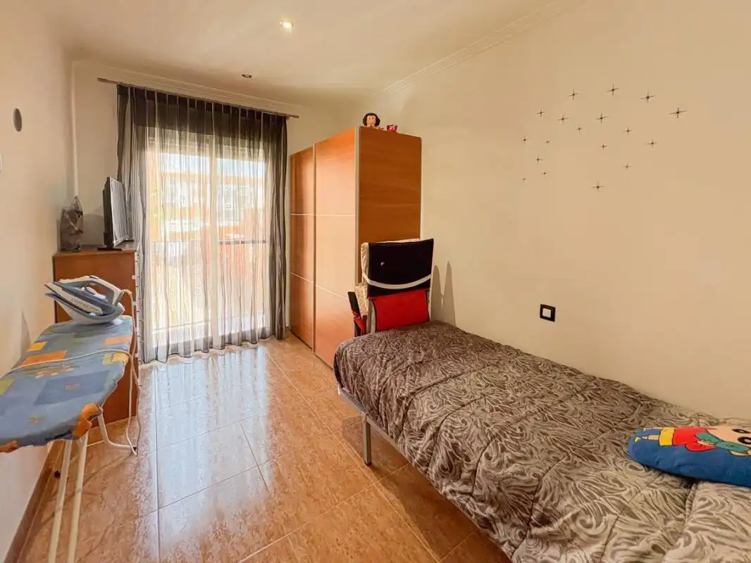Dormitori de Casa adosada en venda en Sagunto / Sagunt amb Aire condicionat, Calefacció i Terrassa