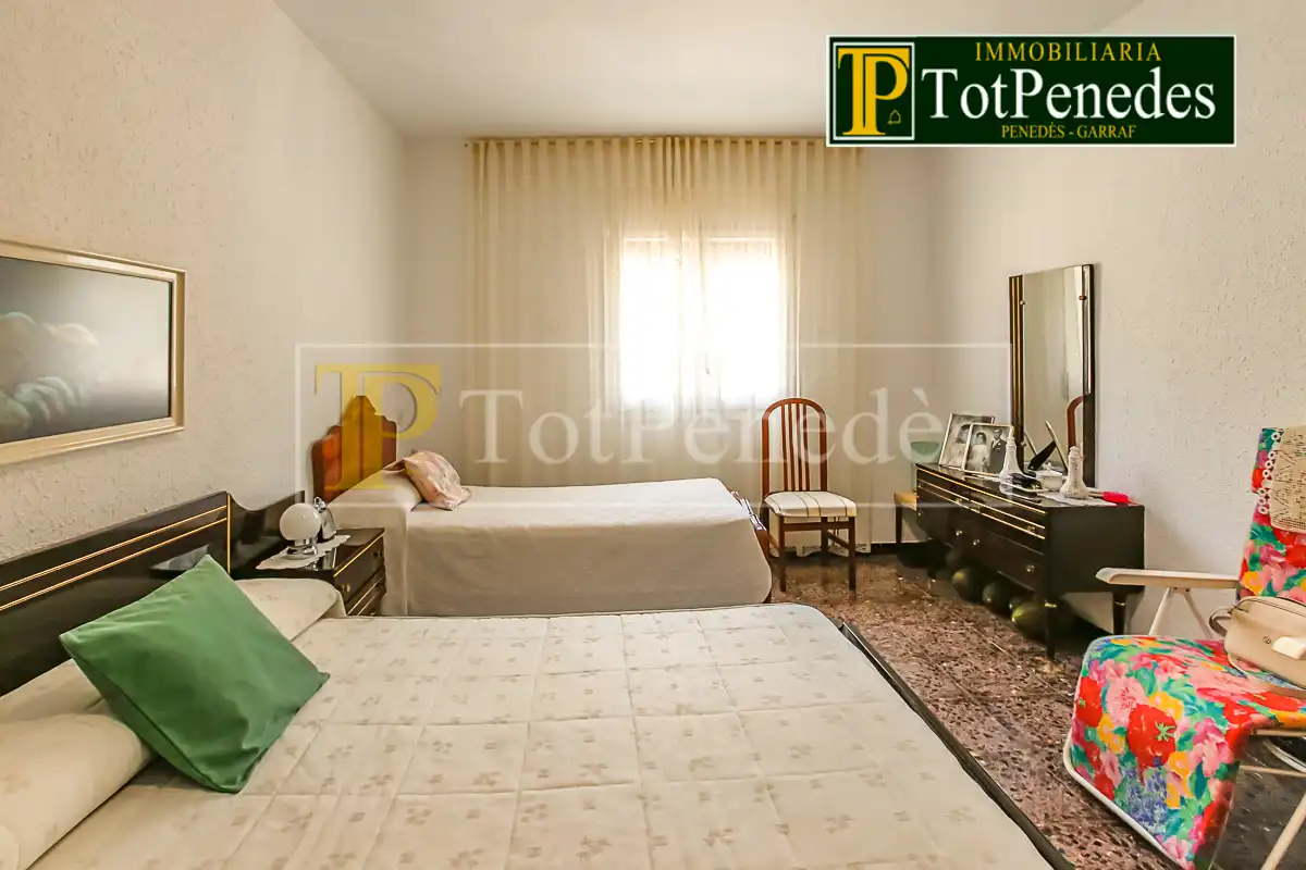 Schlafzimmer von Haus oder Chalet zum Verkauf in Querol mit Privatgarten, Schwimmbad und Möbliert
