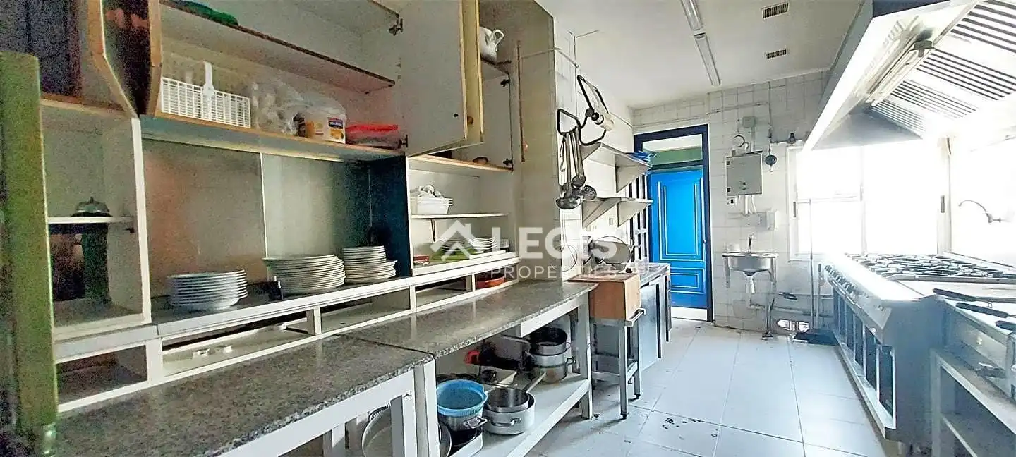 Cuina de Local en venda en Foz amb Aire condicionat i Moblat