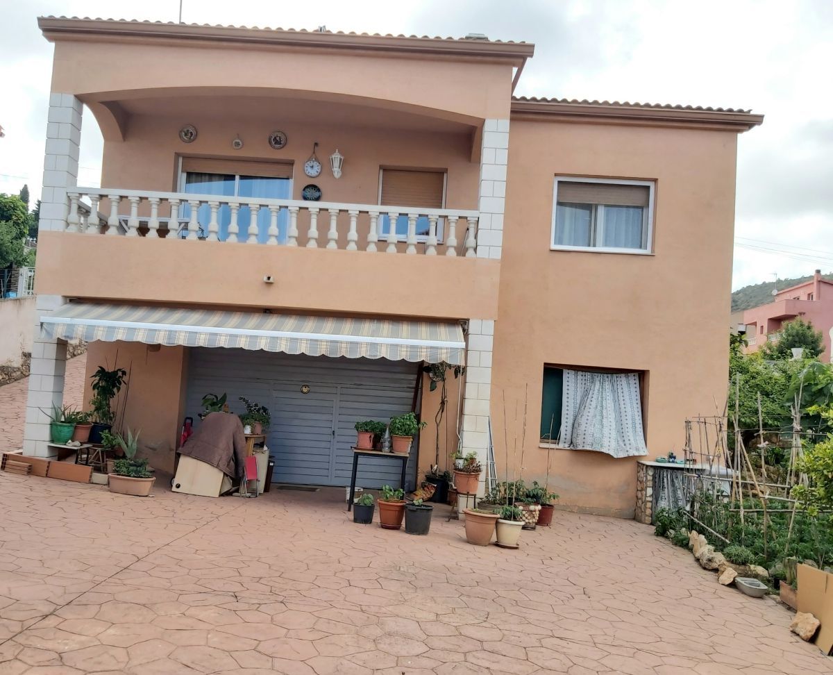 Vista exterior de Casa o xalet en venda en El Vendrell amb Aire condicionat