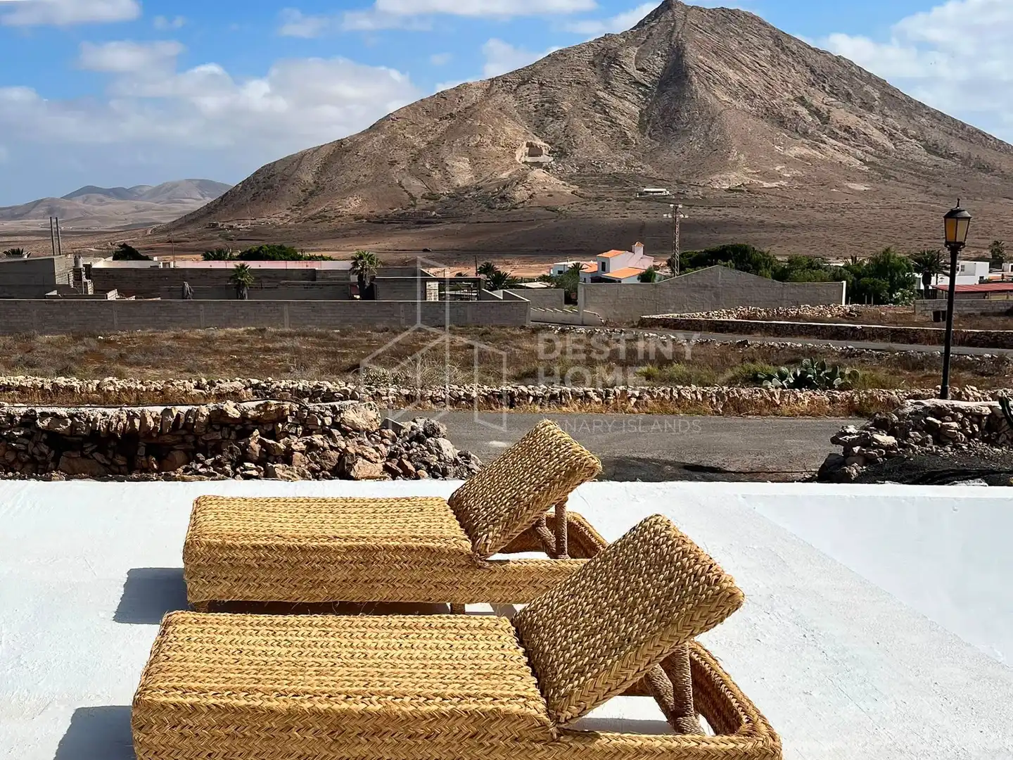 Vista exterior de Casa o chalet en venta en La Oliva con Jardín privado, Terraza y Piscina