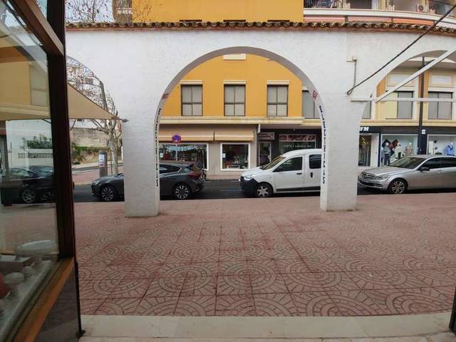 Local comercial en Venta en Crevillent