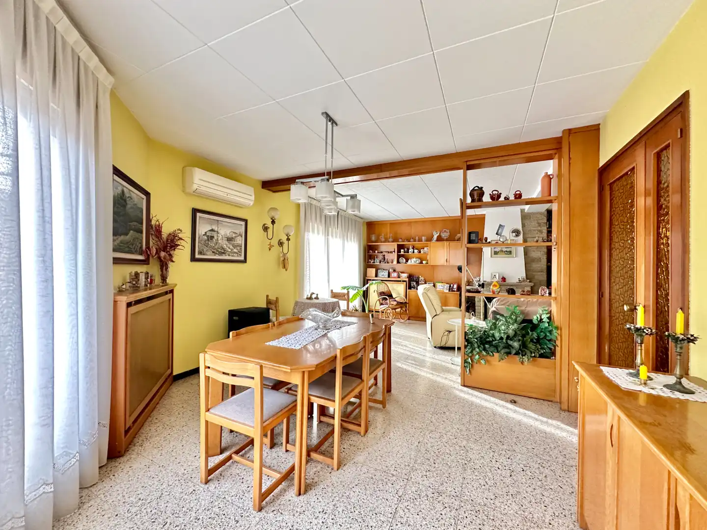 Comedor de Casa adosada en venta en Manlleu con Calefacción, Jardín privado y Trastero