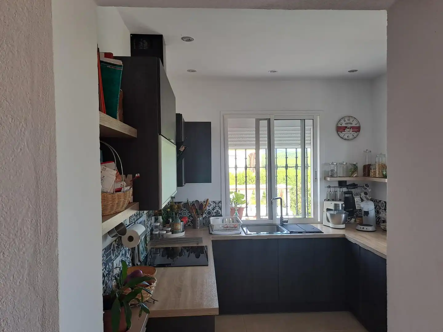 Cuina de Casa o xalet en venda en Cantillana amb Aire condicionat, Calefacció i Jardí privat
