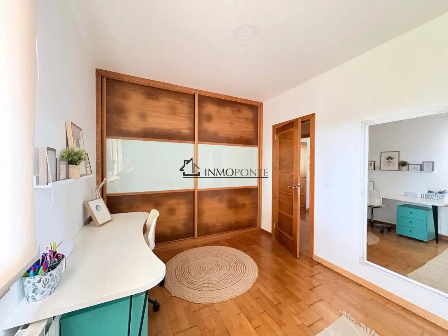 Dormitori de Casa o xalet en venda en Pontevedra Capital  amb Calefacció, Jardí privat i Terrassa