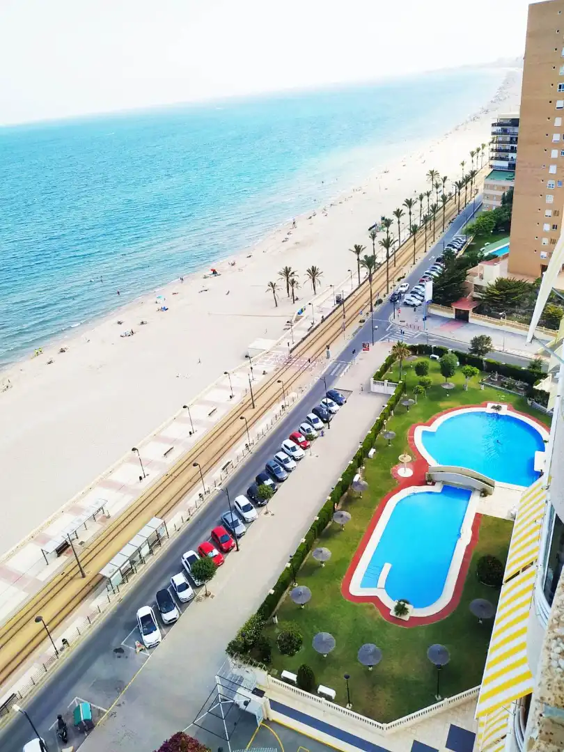Vista exterior de Apartamento de alquiler en El Campello con Terraza, Piscina y Amueblado