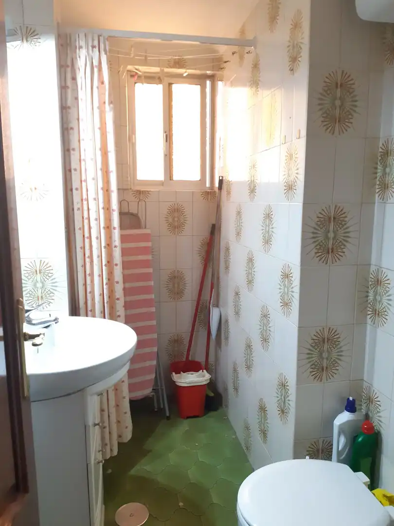 Bathroom of Flat for rent in Madrid  with Air Conditioner, Parquet flooring and Terrace