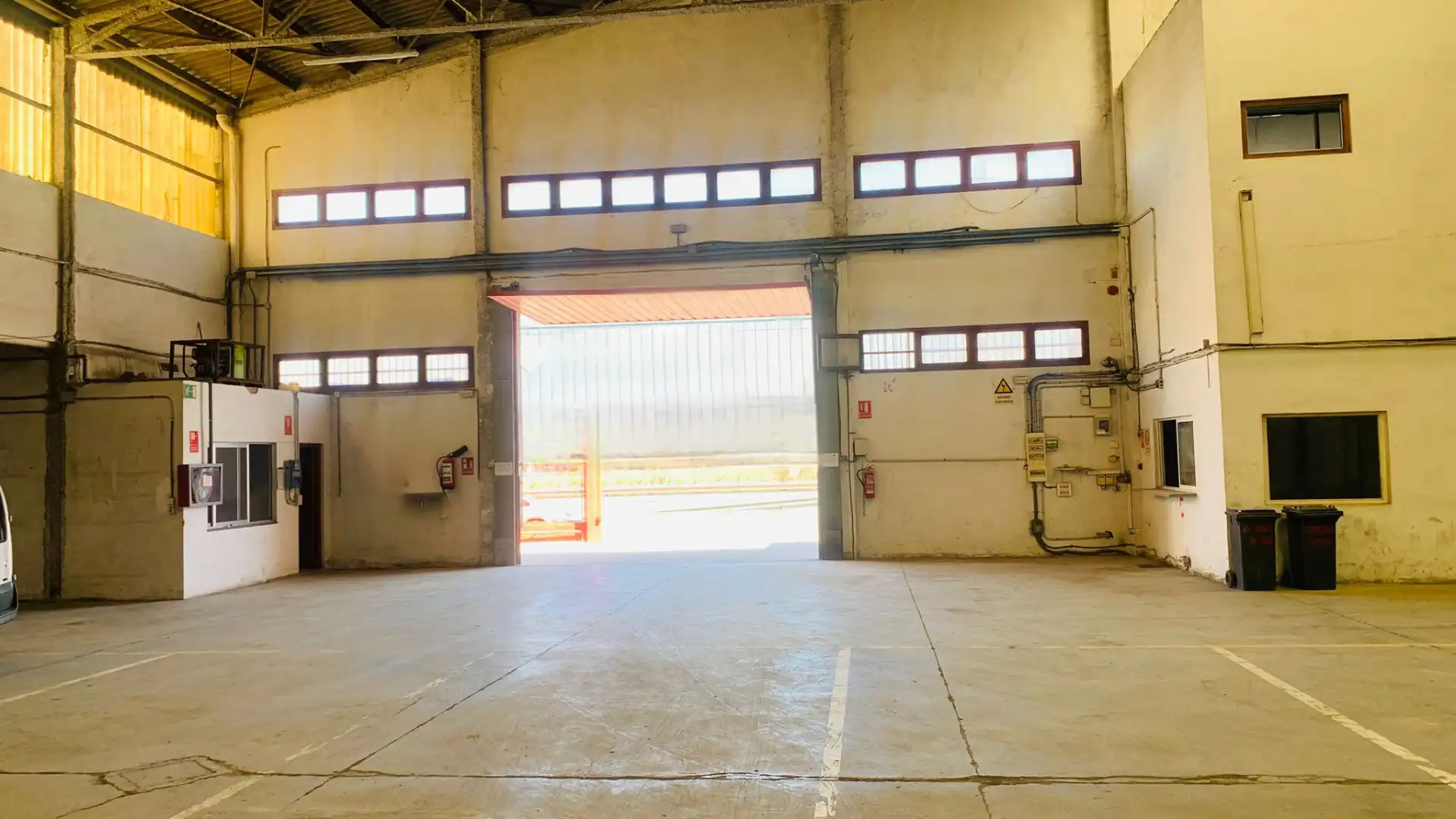 Industrial building to rent in Carrer Ciutat de Sevilla 36A, imagen 2