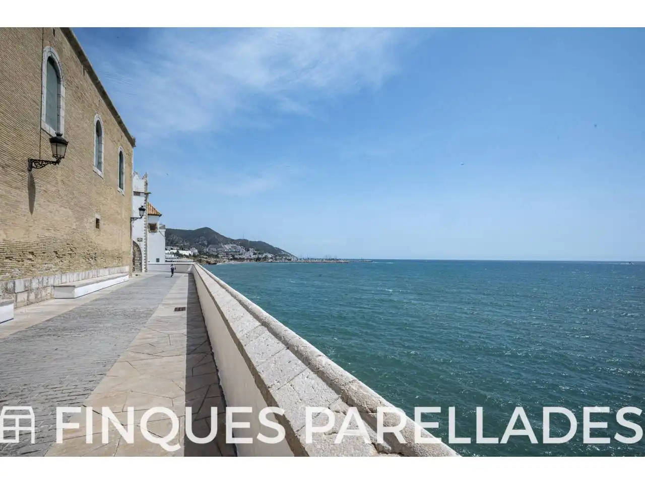 Außenansicht von Dachboden zum Verkauf in Sitges mit Klimaanlage, Heizung und Terrasse