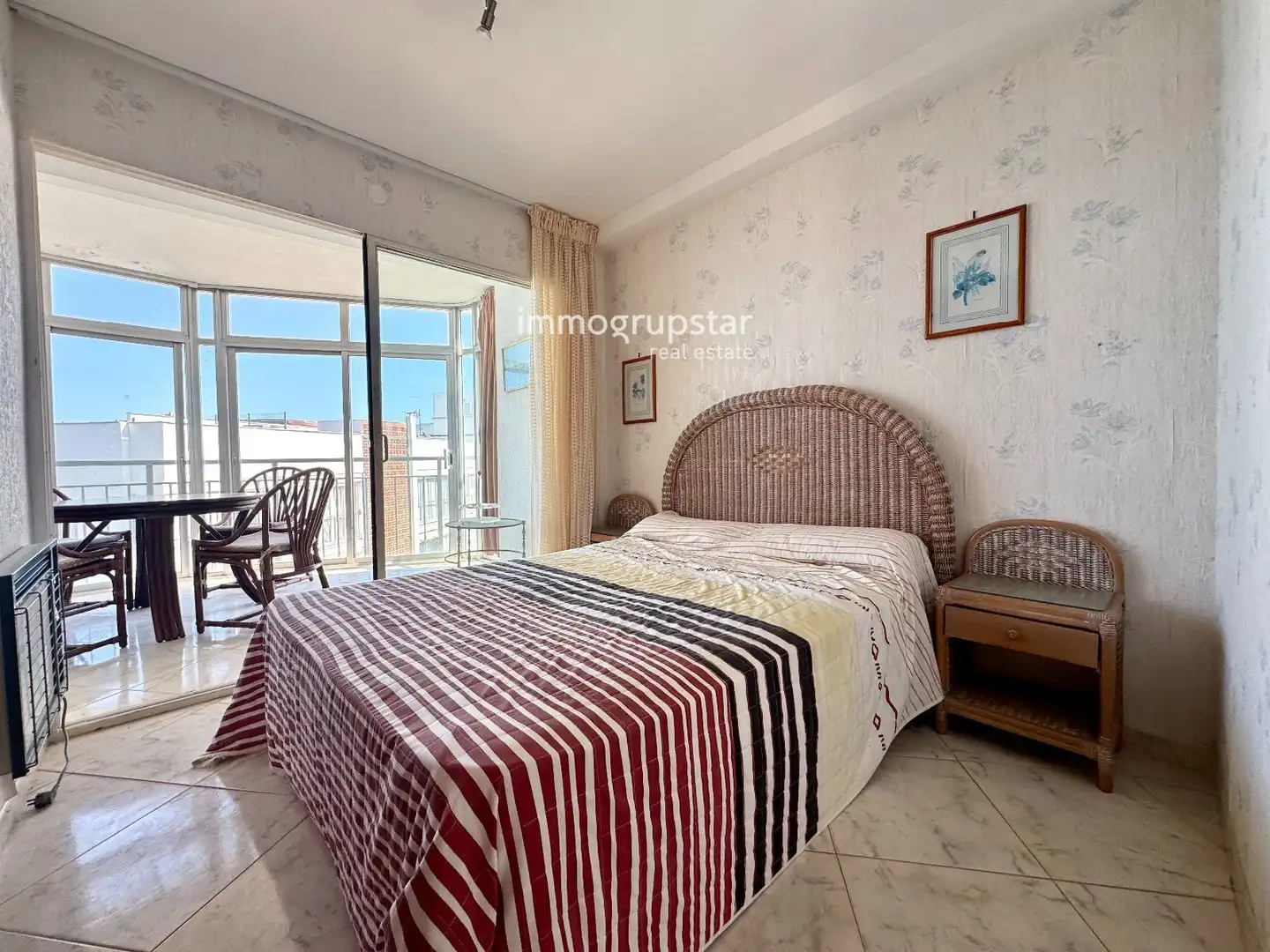 Habitación de Piso en venta en Castell d'Aro, Platja d'Aro i s'Agaró con Terraza y Balcón