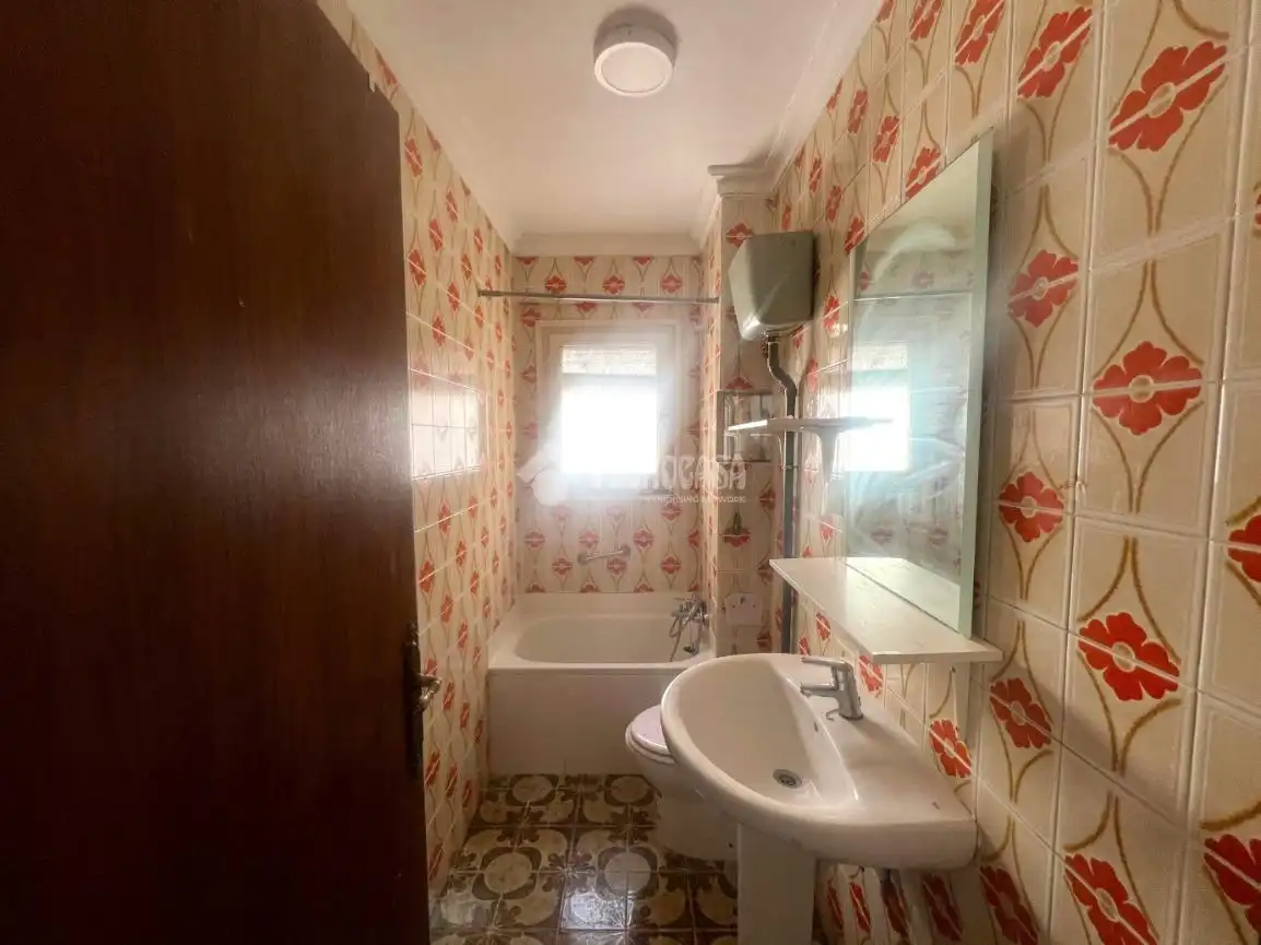 Bathroom of Flat for sale in Zaragoza  with Balcony