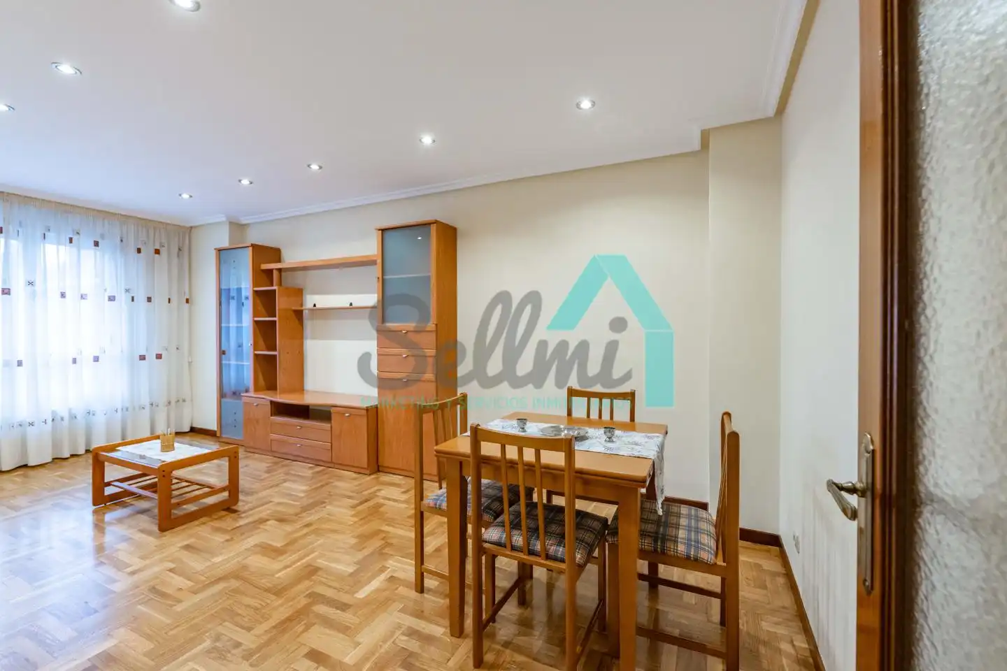 Wohnzimmer von Wohnung zur Miete in Oviedo  mit Heizung, Parkett und Möbliert