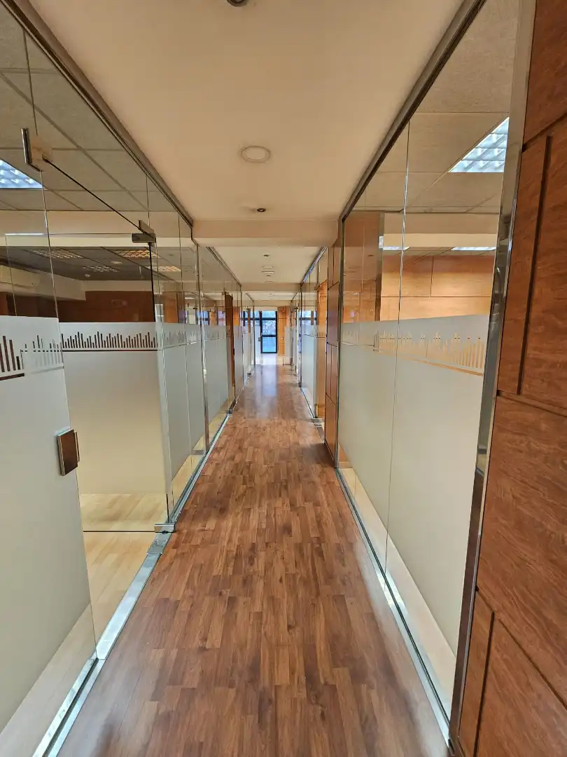 Büro zur Miete in Barcelona mit Klimaanlage und Balkon