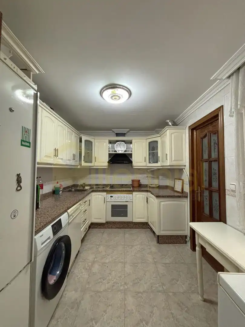 Cocina de Piso en venta en Sevilla con Aire acondicionado