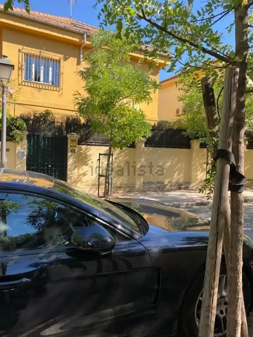 Vista exterior de Casa o xalet de lloguer en Madrid amb Aire condicionat, Calefacció i Jardí privat