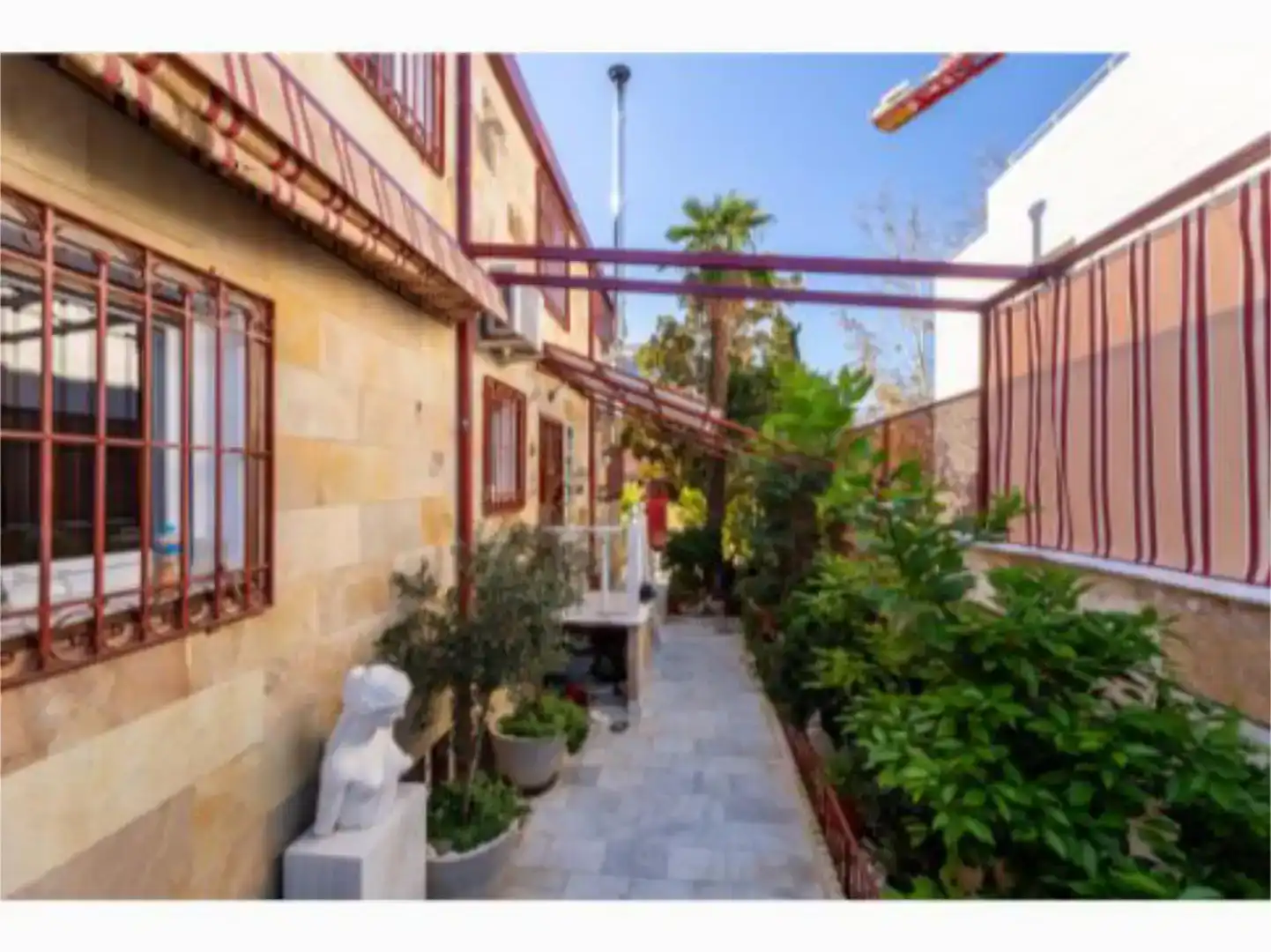 Vista exterior de Casa o xalet en venda en  Madrid Capital amb Aire condicionat, Piscina i Balcó