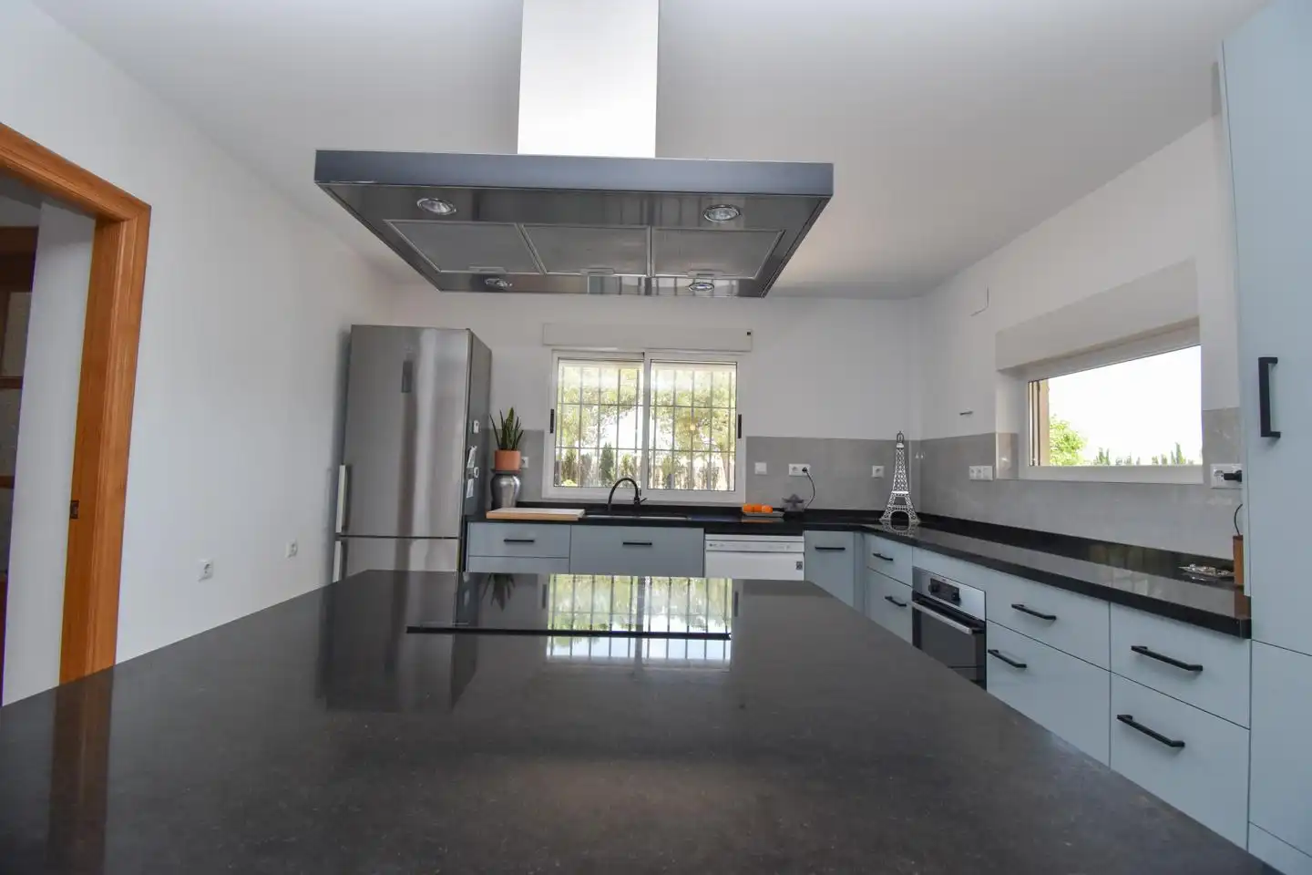 Cuina de Casa o xalet en venda en Elche / Elx amb Aire condicionat, Calefacció i Jardí privat