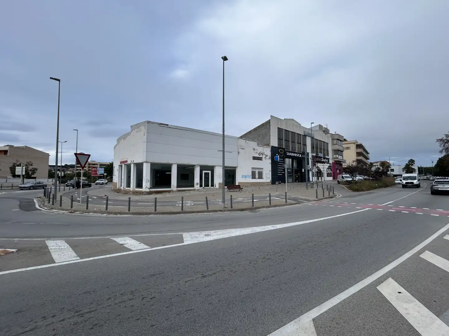 Außenansicht von Fabrikhallen zur Miete in El Vendrell
