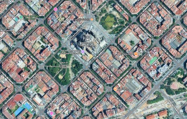 Garaje en Alquiler en Carrer de la Marina en Sagrada Família