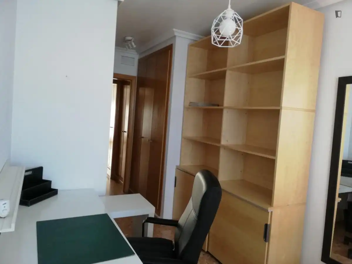 Dormitori de Apartament per a compartir en Valencia amb Aire condicionat, Moblat i Forn