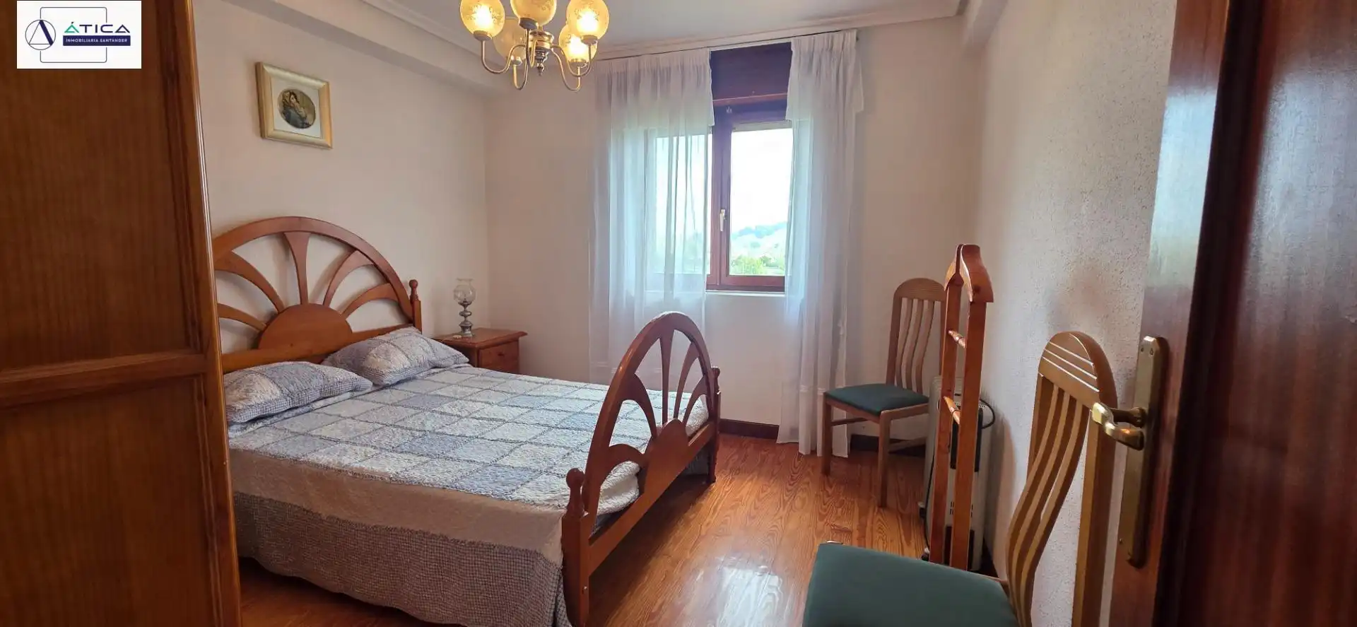 Habitación de Finca rústica en venta en Bárcena de Cicero con Jardín privado y Amueblado