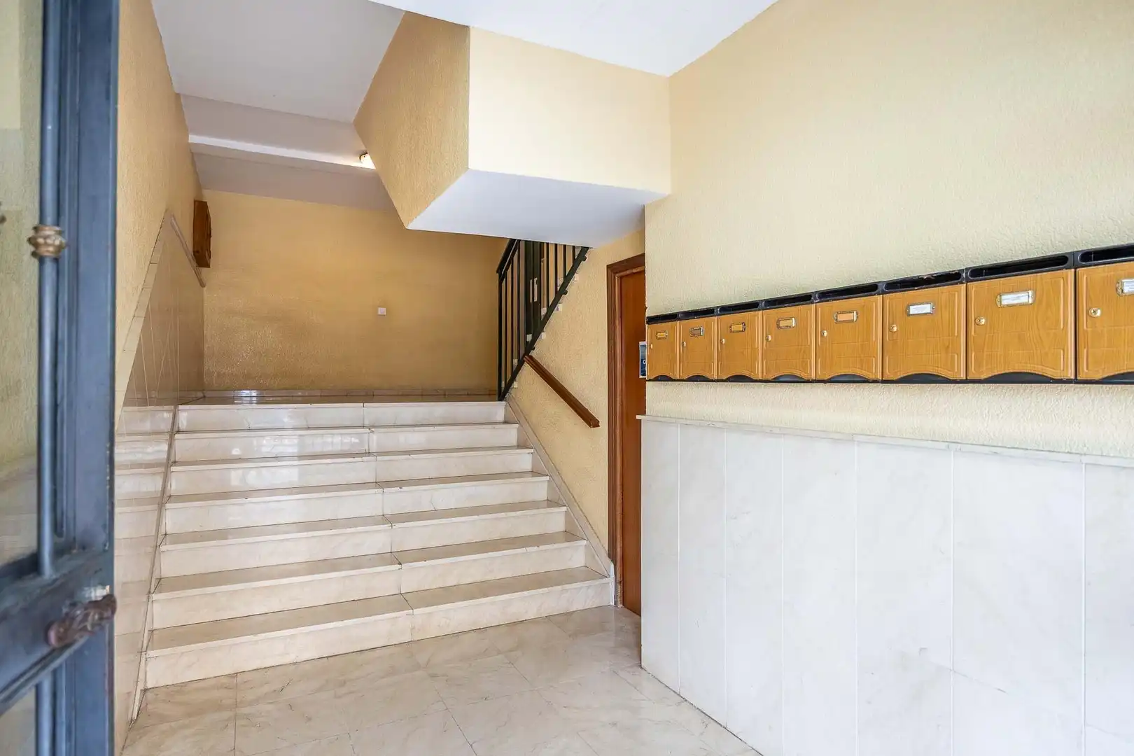 Flat for sale in Dos Hermanas  with Air Conditioner, Terrace and Furnished