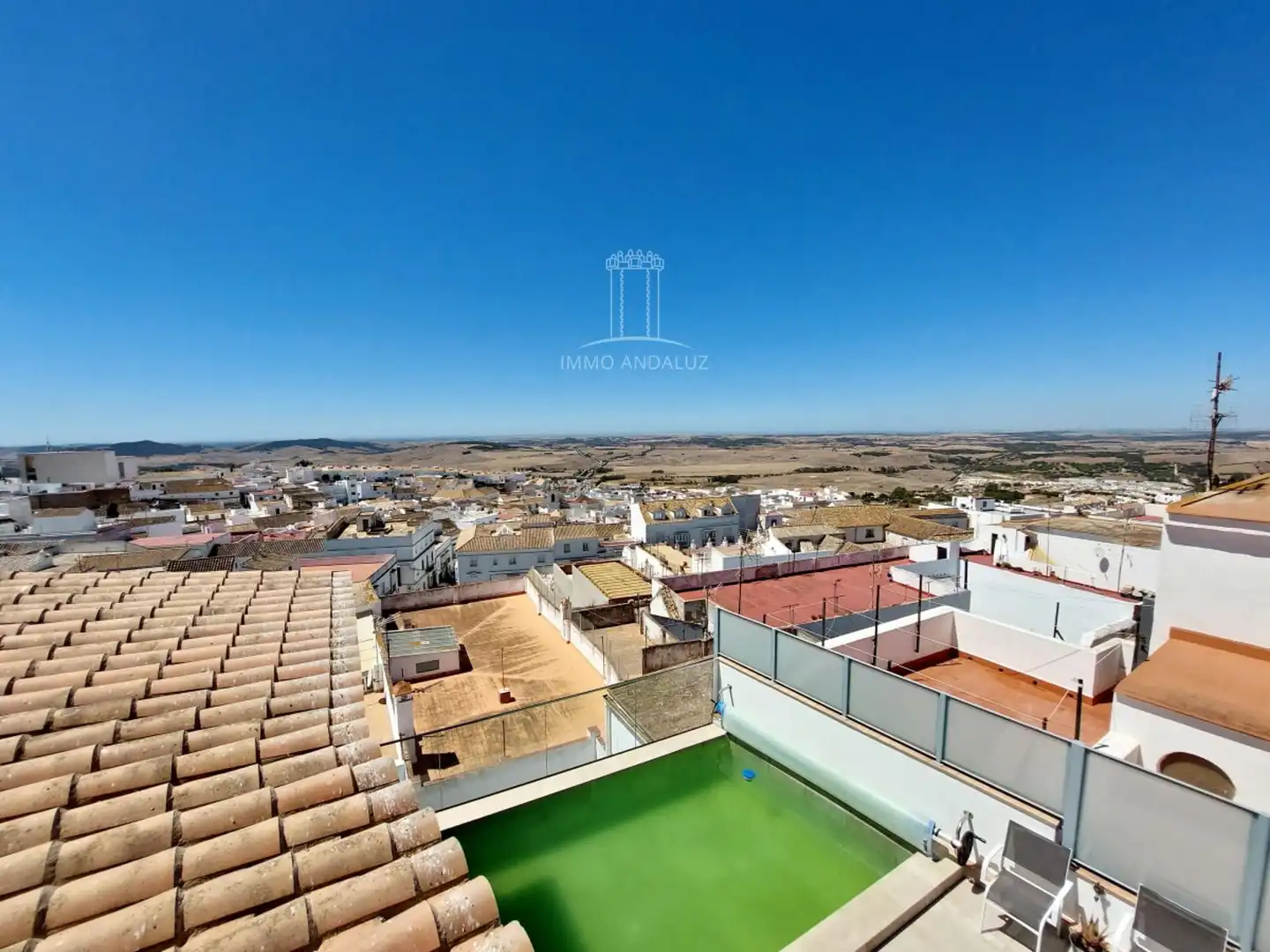 Außenansicht von Einfamilien-Reihenhaus zum Verkauf in Medina Sidonia mit Klimaanlage und Heizung