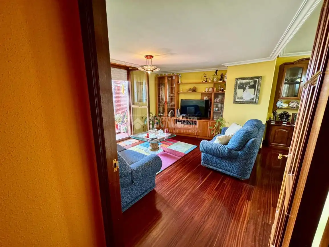 Sala de estar de Piso en venta en El Astillero   con Calefacción, Parquet y Terraza