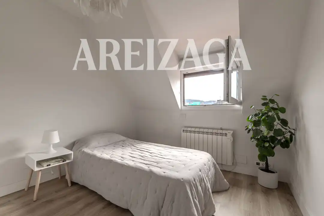 Habitación de Ático en venta en Donostia - San Sebastián  con Calefacción y Amueblado