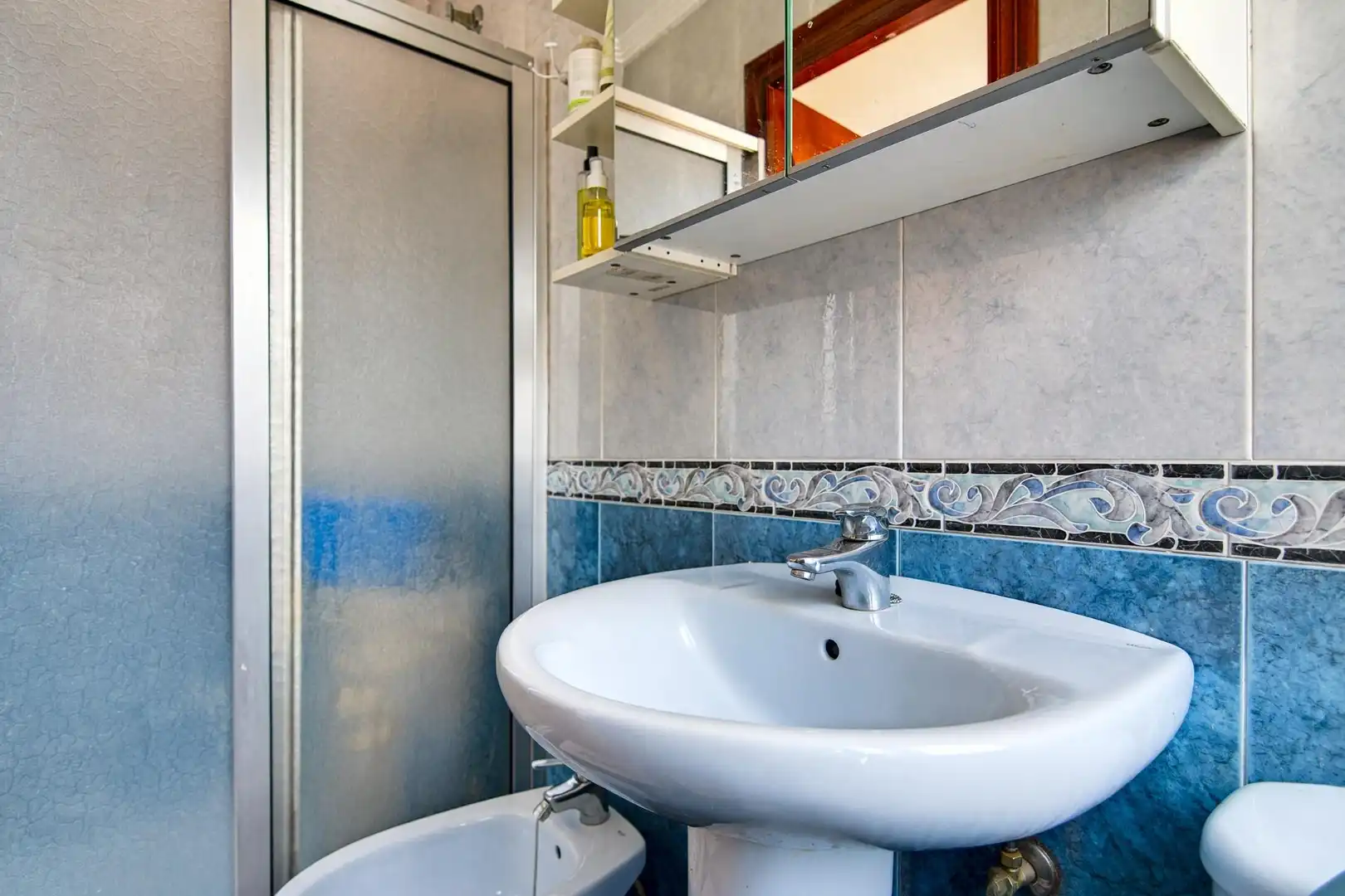 Badezimmer von Wohnung zum Verkauf in Aller, Asturias