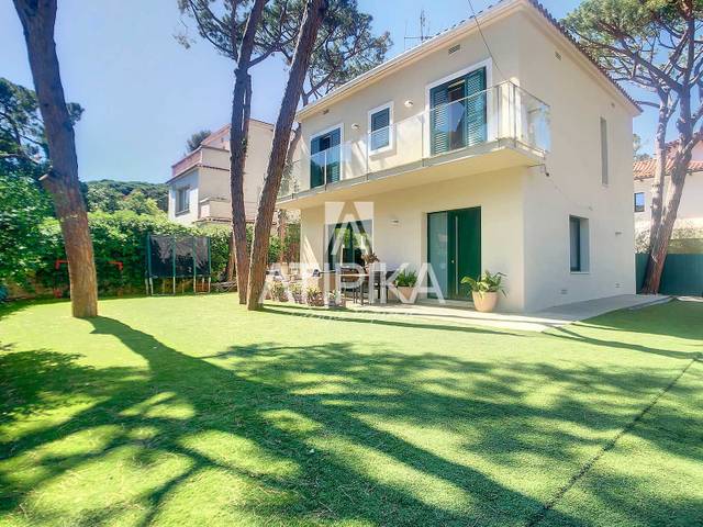 Casa-chalet en Alquiler en La Pineda