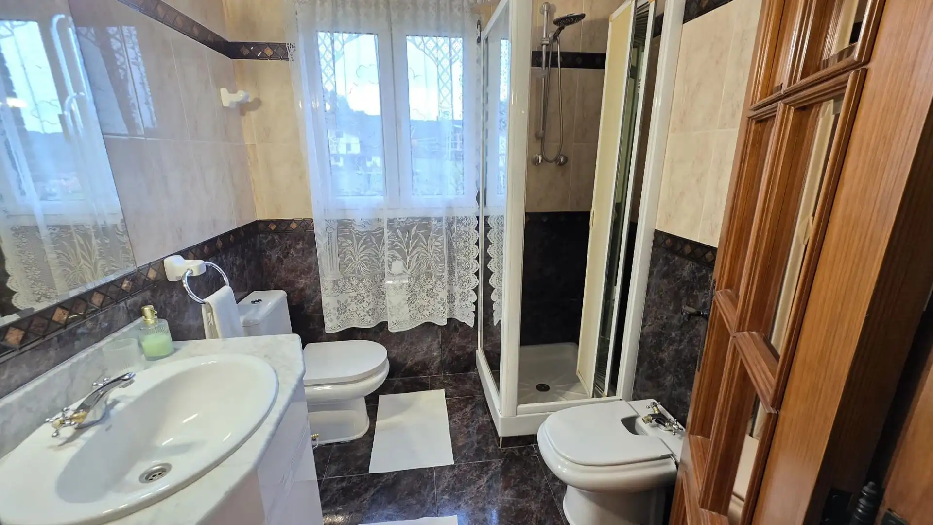 Bany de Casa o xalet en venda en Castro-Urdiales amb Calefacció, Jardí privat i Terrassa