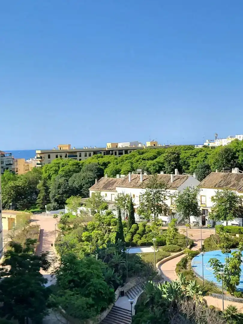 Vista exterior de Àtic en venda en Estepona amb Aire condicionat