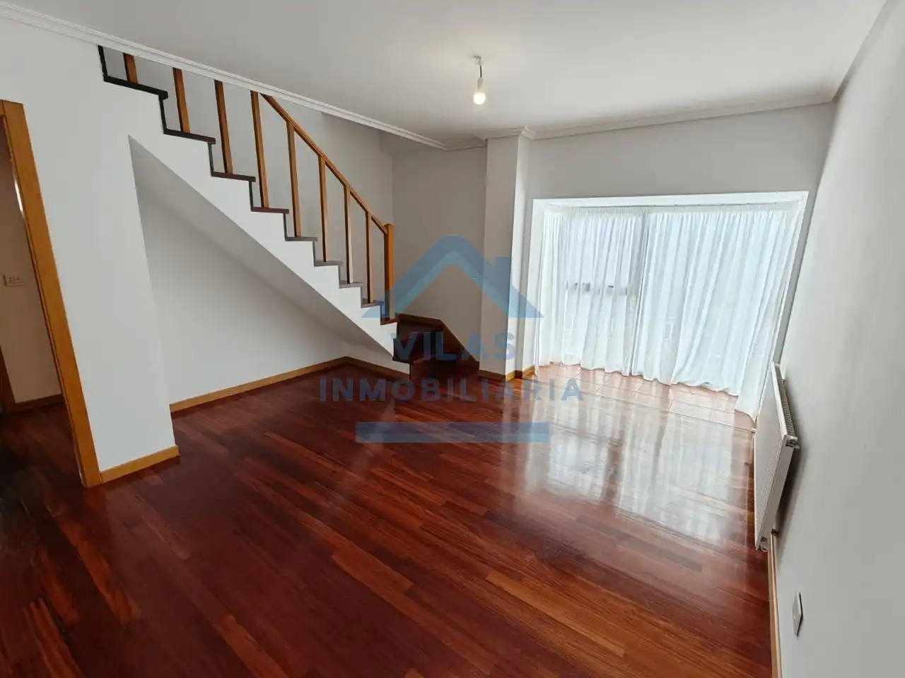 Sala de estar de Dúplex de alquiler en Brión con Calefacción, Trastero y Piscina