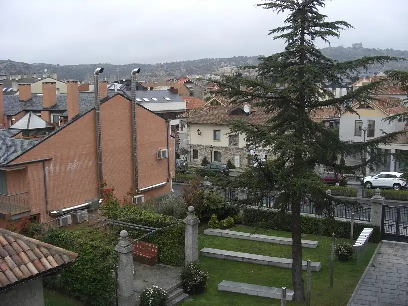 Außenansicht von Maisonette zur Miete in Torrelodones mit Heizung, Privatgarten und Möbliert