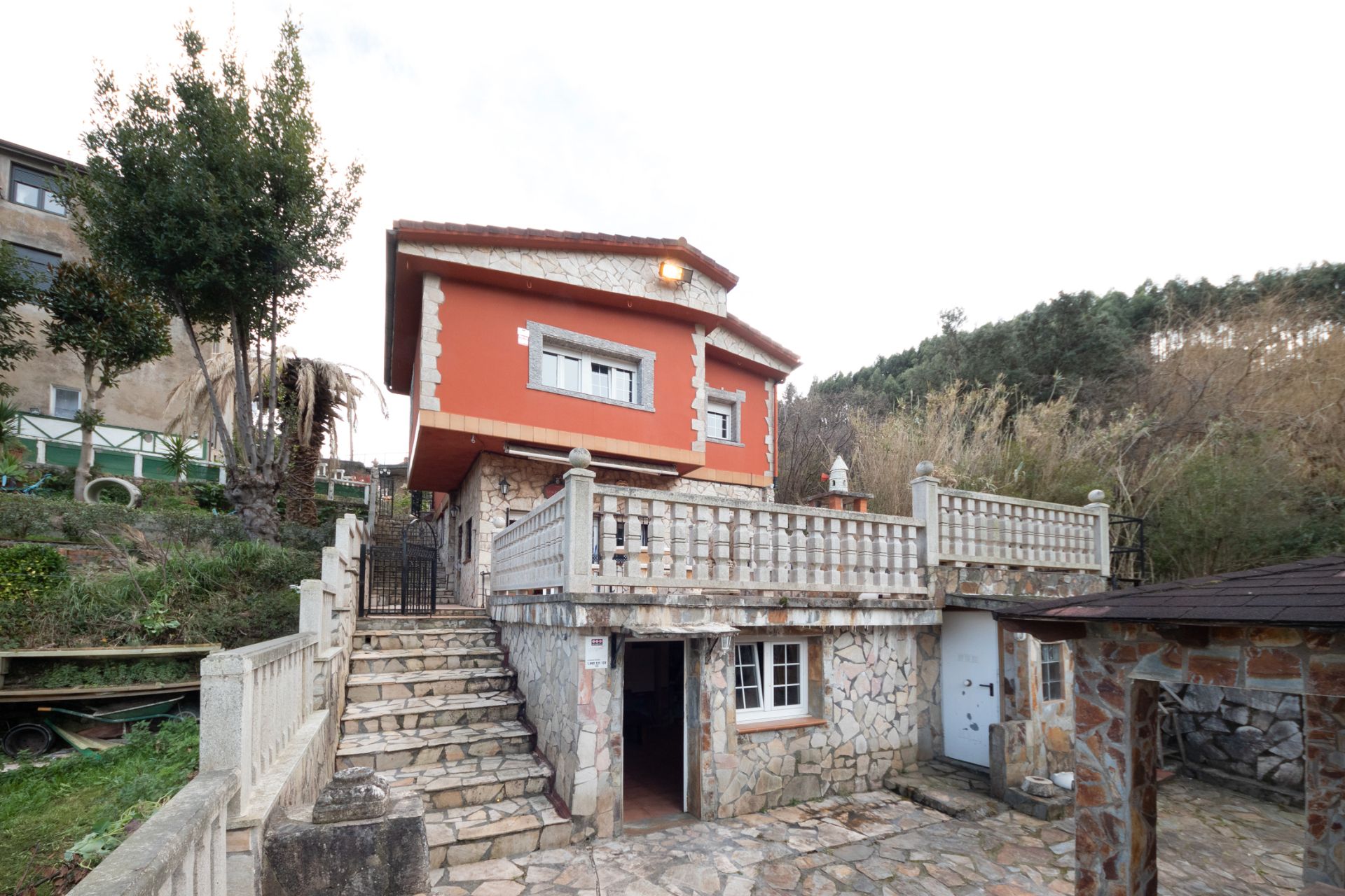 Vista exterior de Casa o xalet en venda en Castro-Urdiales amb Calefacció, Jardí privat i Parquet