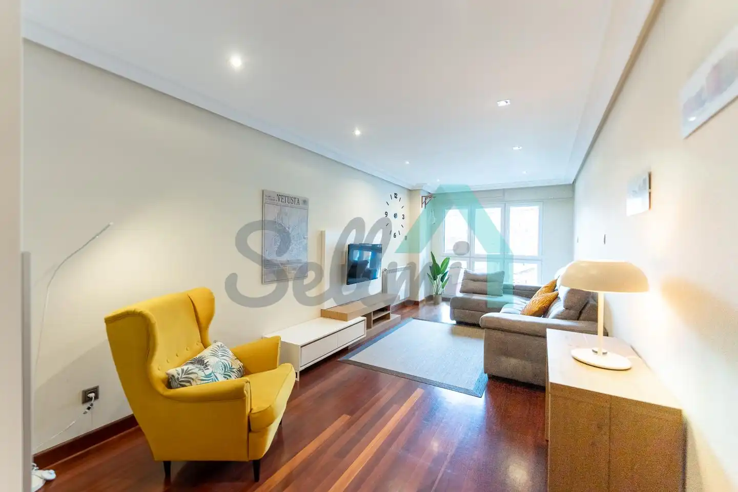 Living room of Flat for rent in Oviedo   with Heating, Parquet flooring and Furnished