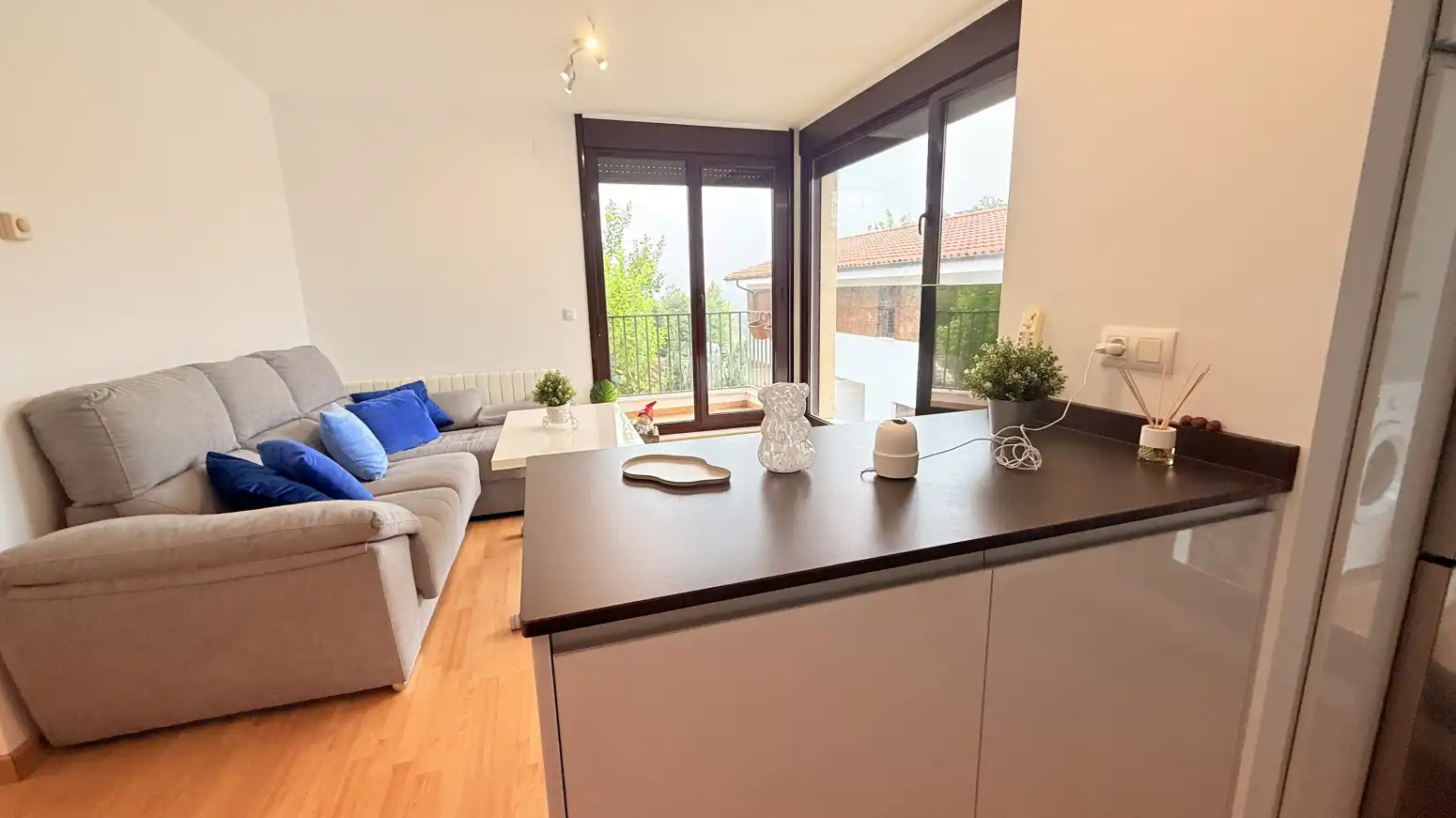 Sala de estar de Piso en venta en Udías con Calefacción, Jardín privado y Terraza