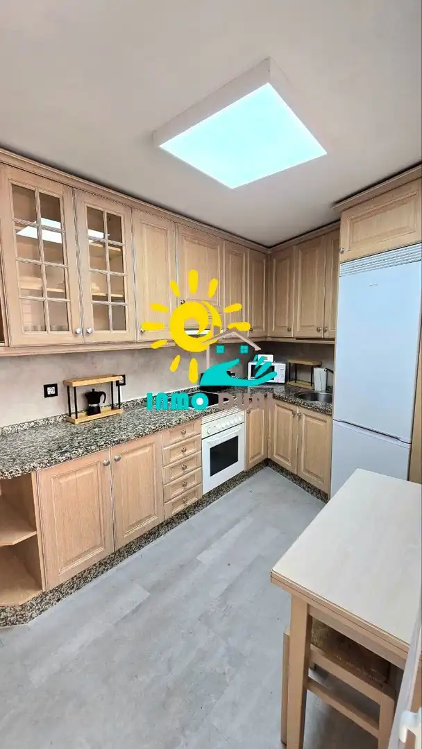 Cuina de Apartament de lloguer en Badajoz amb Aire condicionat, Calefacció i Moblat