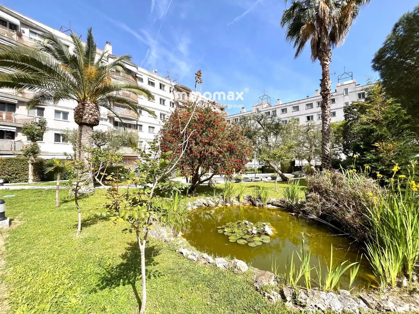 Vista exterior de Pis en venda en Castelldefels amb Aire condicionat, Calefacció i Jardí privat