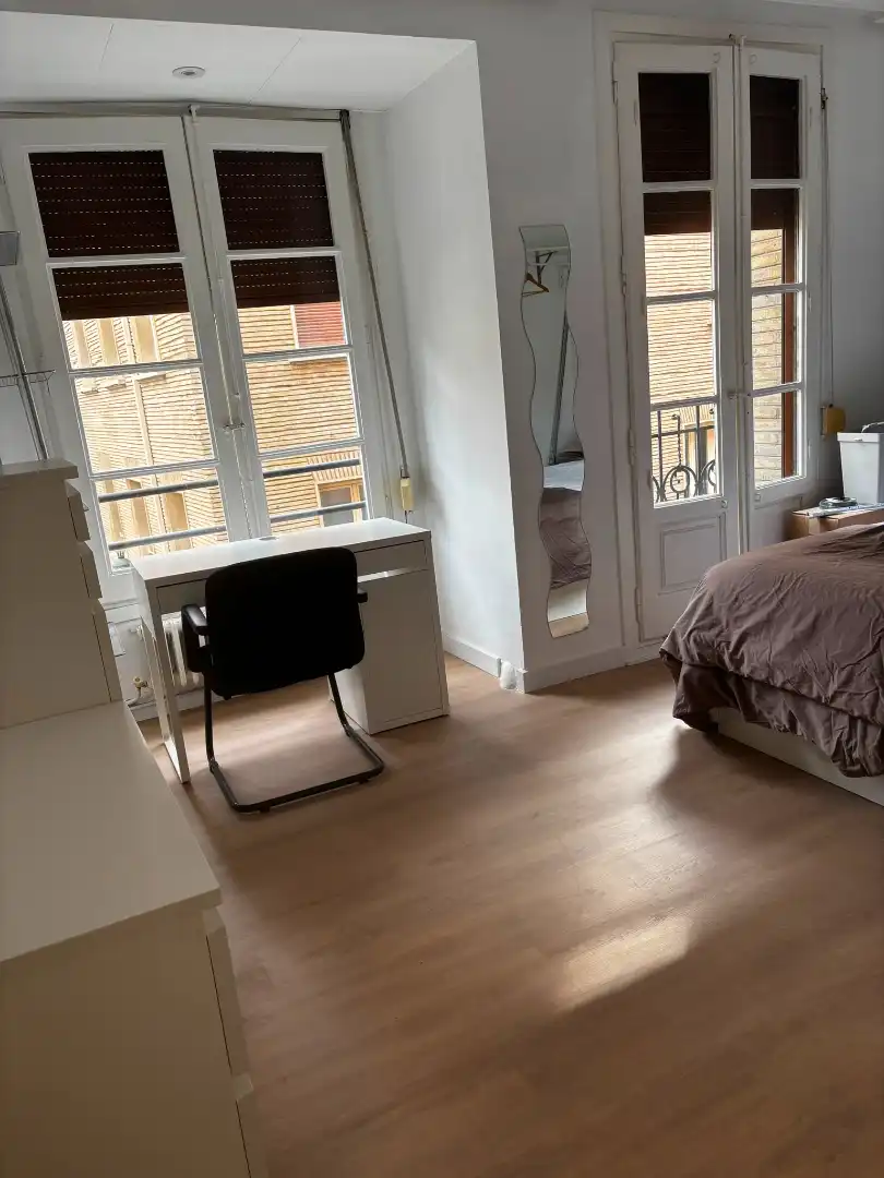 Dormitori de Apartament de lloguer en Zaragoza amb Calefacció, Moblat i Forn