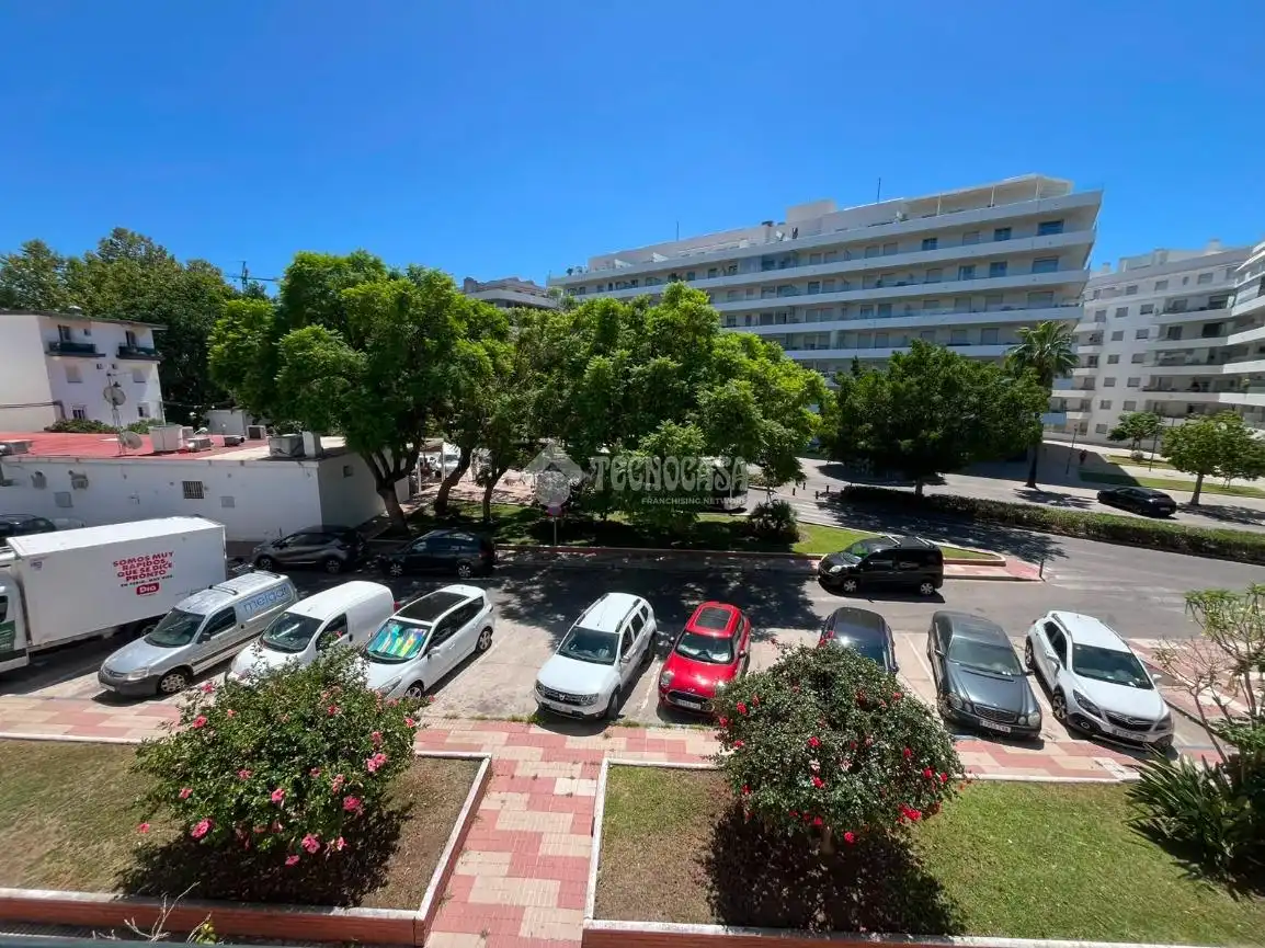 Parking de Piso en venta en Marbella con Calefacción, Terraza y Amueblado