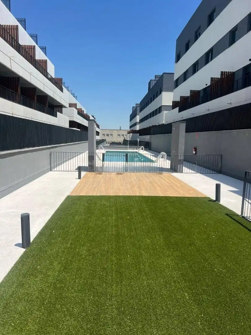 Piscina de Estudio en venta en San Sebastián de los Reyes con Aire acondicionado, Calefacción y Terraza