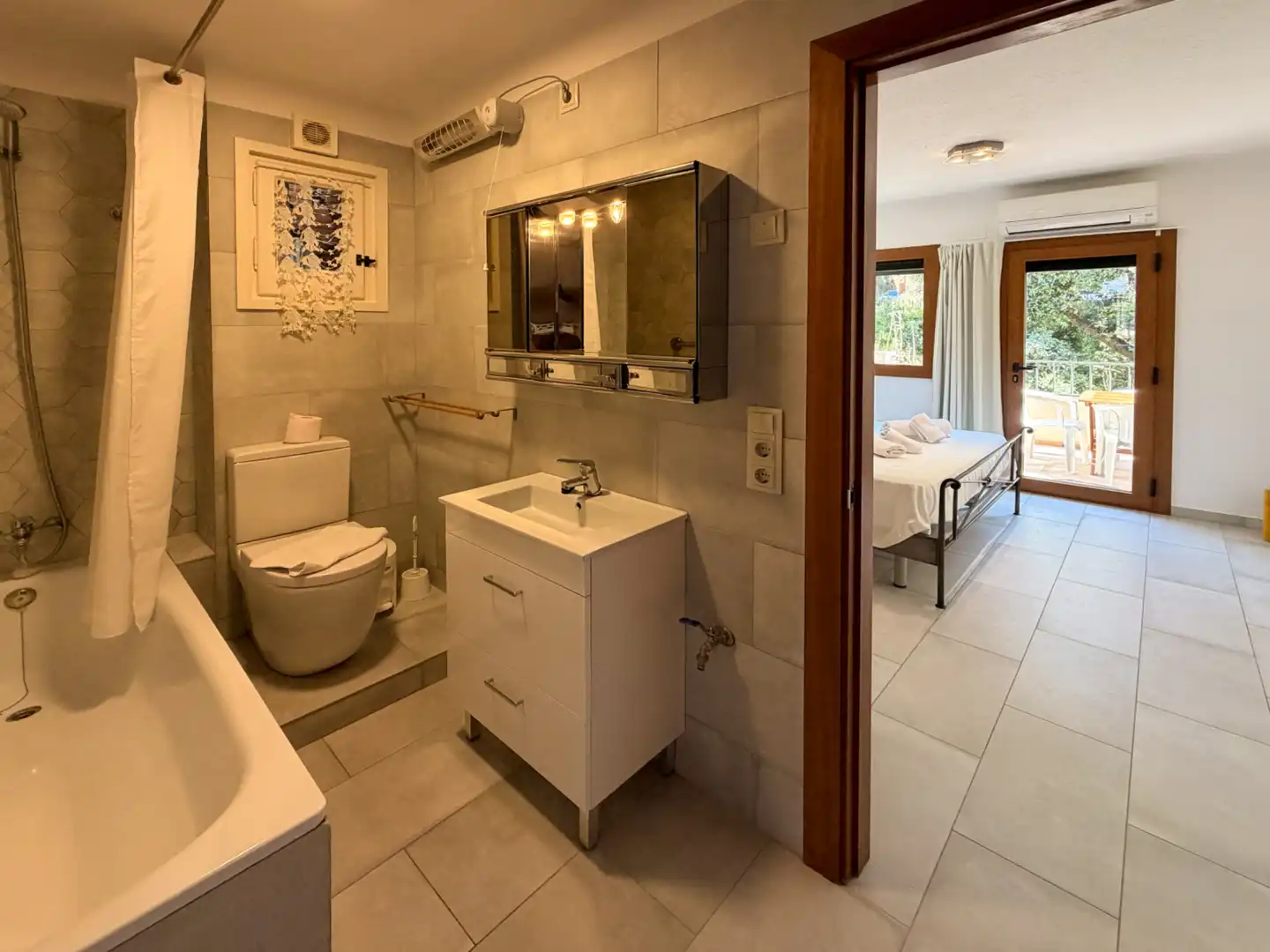 Bathroom of Apartments for sale in Begur  with Air Conditioner, Heating and Terrace