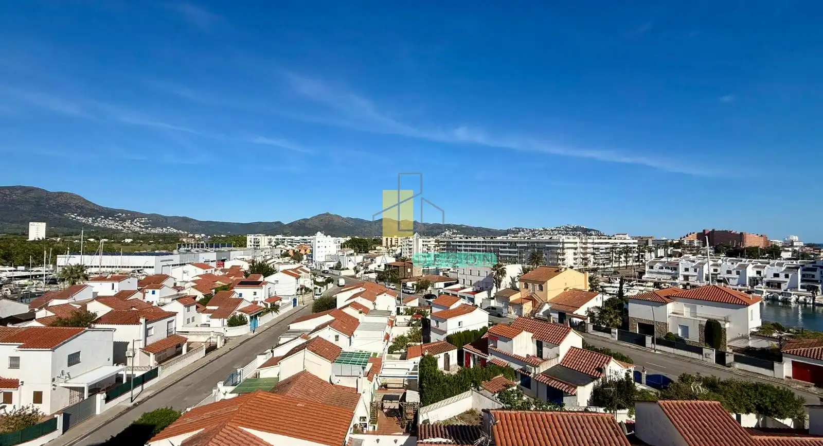 Vista exterior de Estudio en venta en Roses con Calefacción, Jardín privado y Piscina