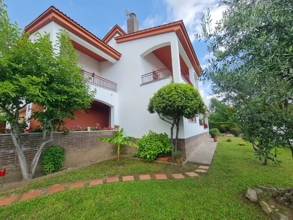 Vista exterior de Casa o chalet en venta en Girona con Jardín privado y Terraza