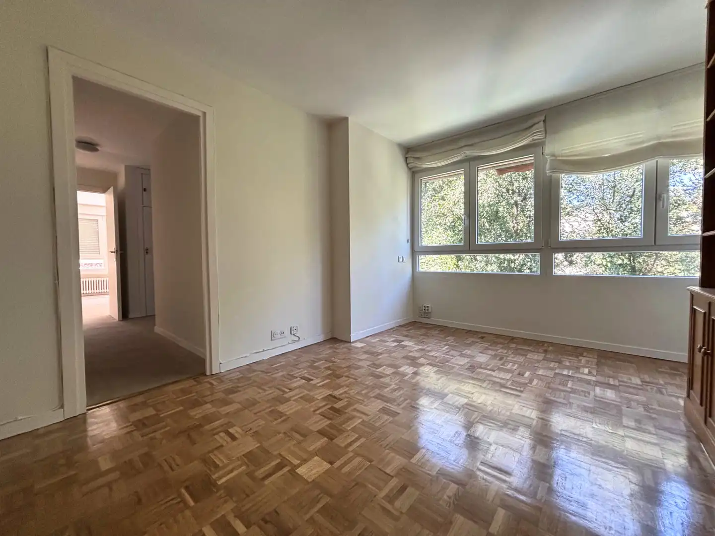 Dormitori de Pis de lloguer en Madrid amb Jardí privat, Parquet i Terrassa