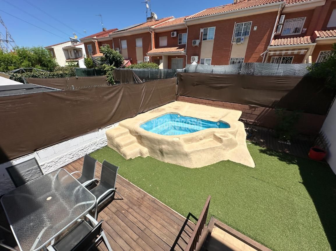 Swimming pool of Single-family semi-detached for sale in Arganda del Rey  with Air Conditioner and Heating