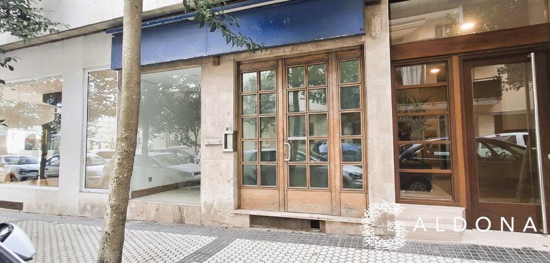 Vista exterior de Local en venda en Donostia - San Sebastián  amb Aire condicionat