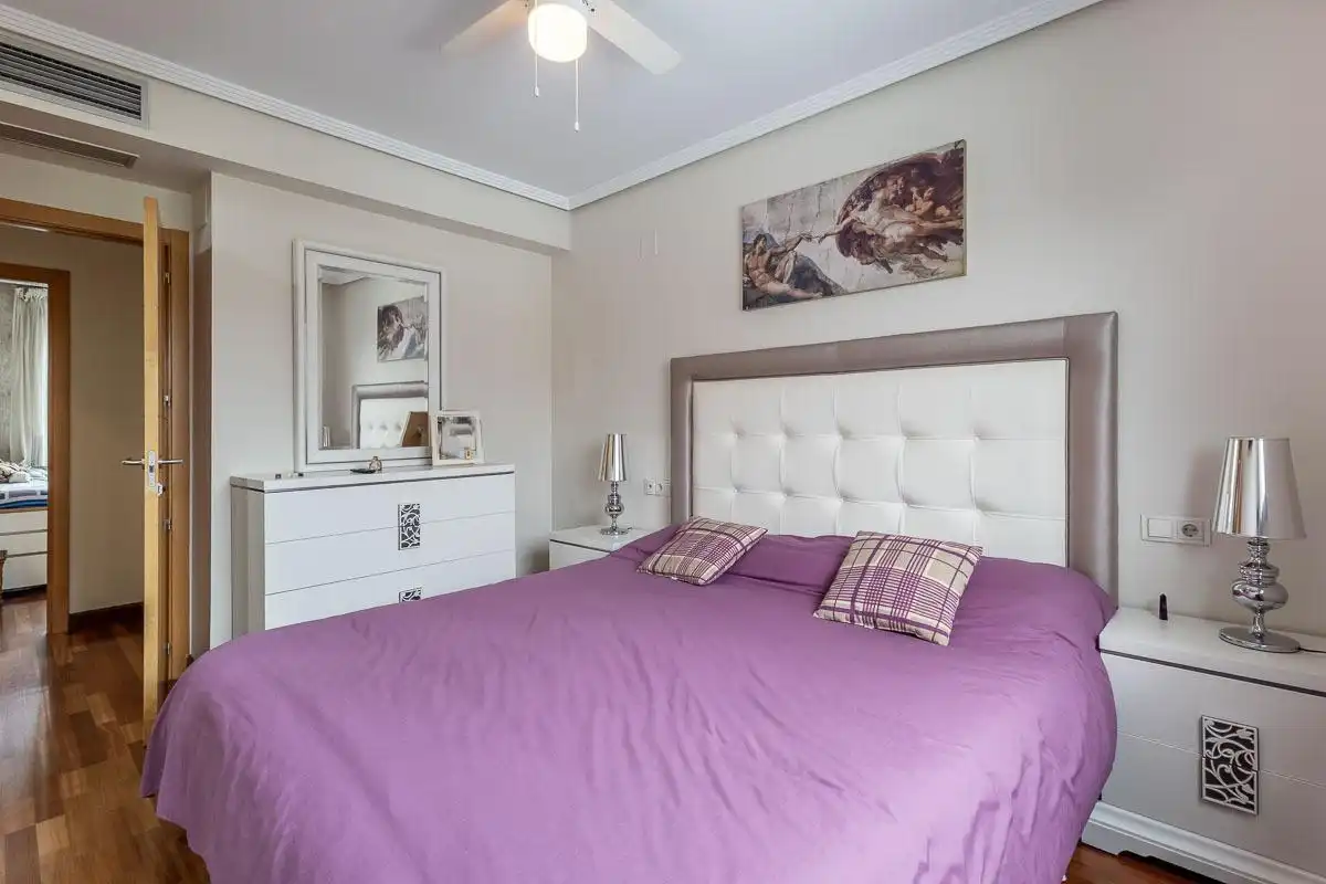 Bedroom of Flat for sale in Granada  with Air Conditioner and Storage room